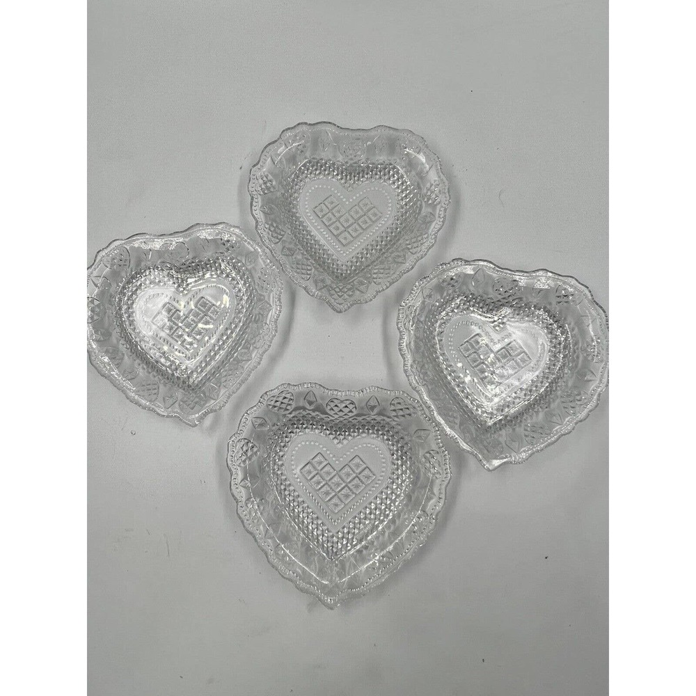 Vtg Avon Glass Clear Heart Dish Cape Code 5" W Diamonds Trinket Bowl Ruffled Edg